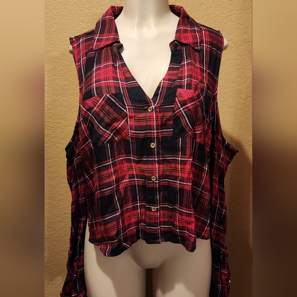 GBG nwot open shoulder button down top sz XL